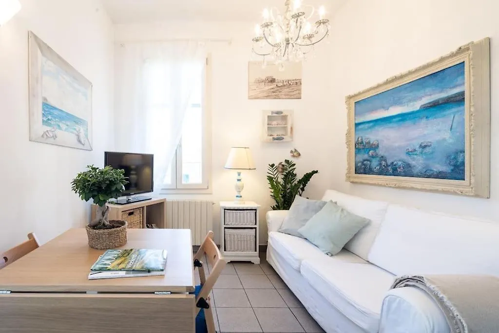 Art Of Living 100 Meters From The Sea. Apartment Marina di Pietrasanta Italy